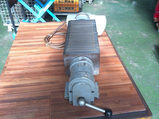 日進 可傾式電磁チャック（サインバー） 270RC