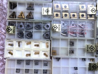 様々なメーカーがあります。 チップセット 【チップセット】様々なサイズがあります。