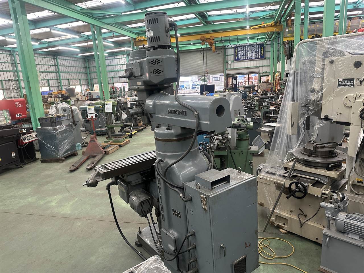 牧野フライス製作所 立フライス盤（ラム型） KVP-55