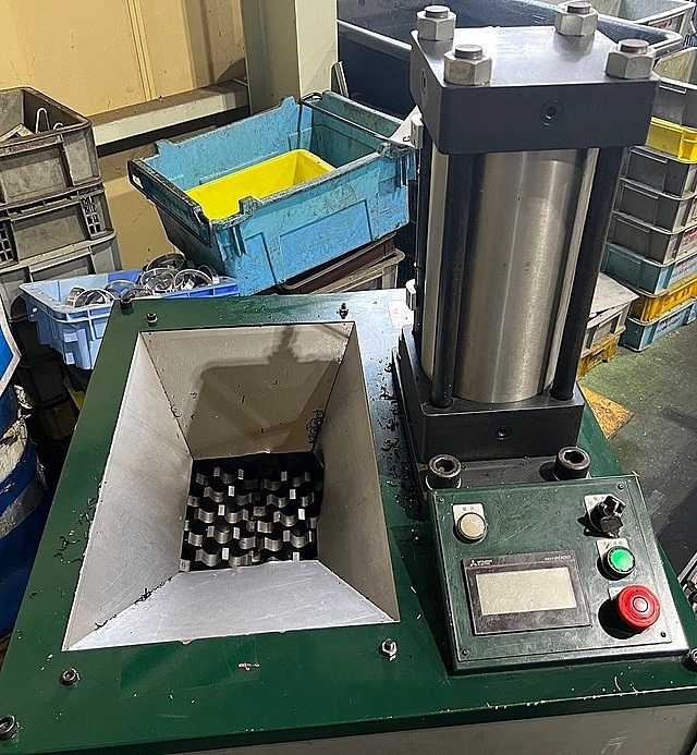 クリエイトエンジニアリング 自動切粉粉砕圧縮機 VNP-25E-65F