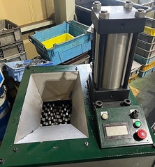 クリエイトエンジニアリング 自動切粉粉砕圧縮機 VNP-25E-65F