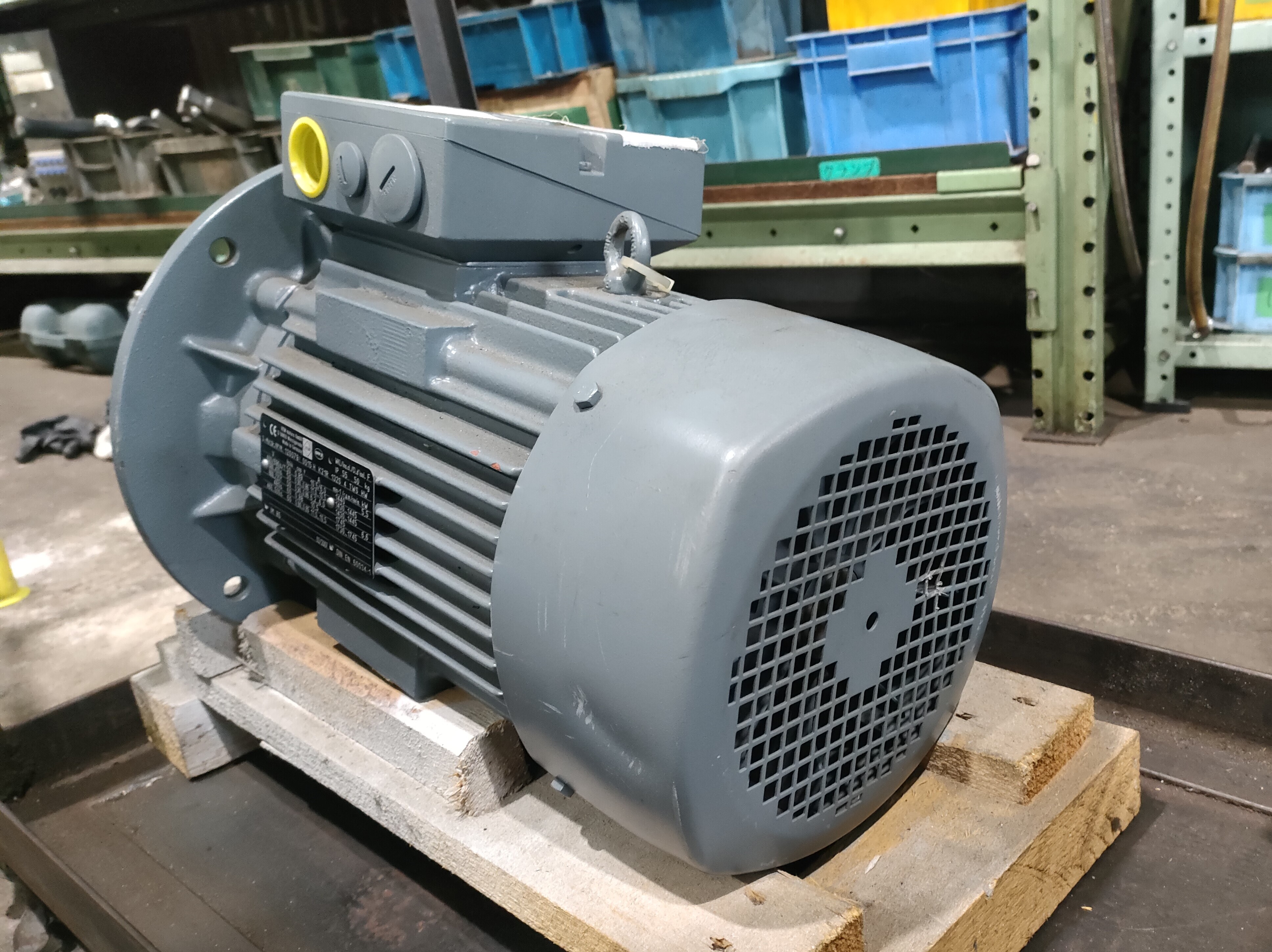 VEM mortors GmgH  IECモーター K21R 132S 4