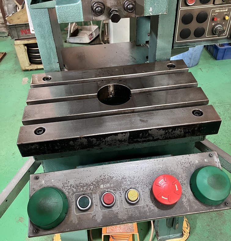 アマダワシノ 15tパワープレス PUX15-KRD