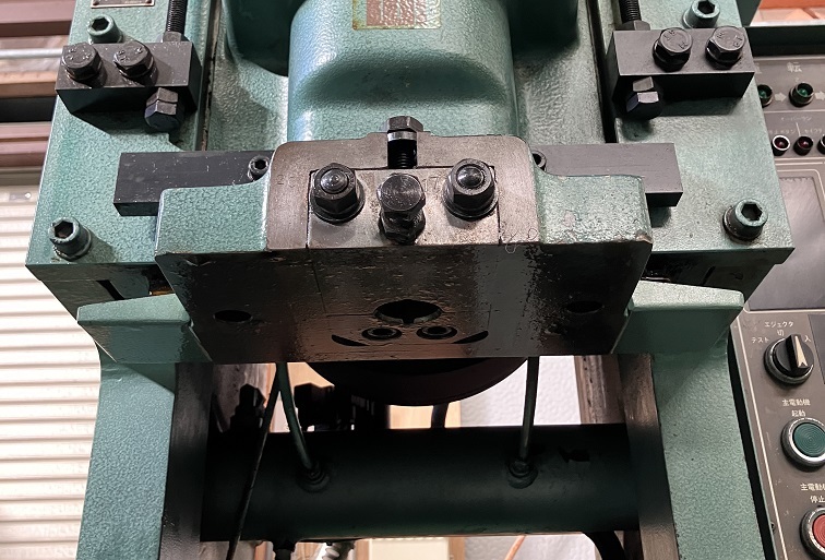 アマダワシノ 15tパワープレス PUX15-KRD