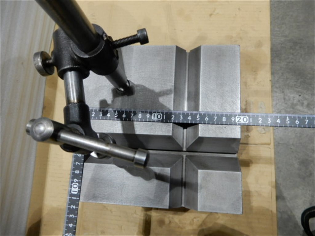 不明 V溝付桝形ブロック 200x200xH200mm