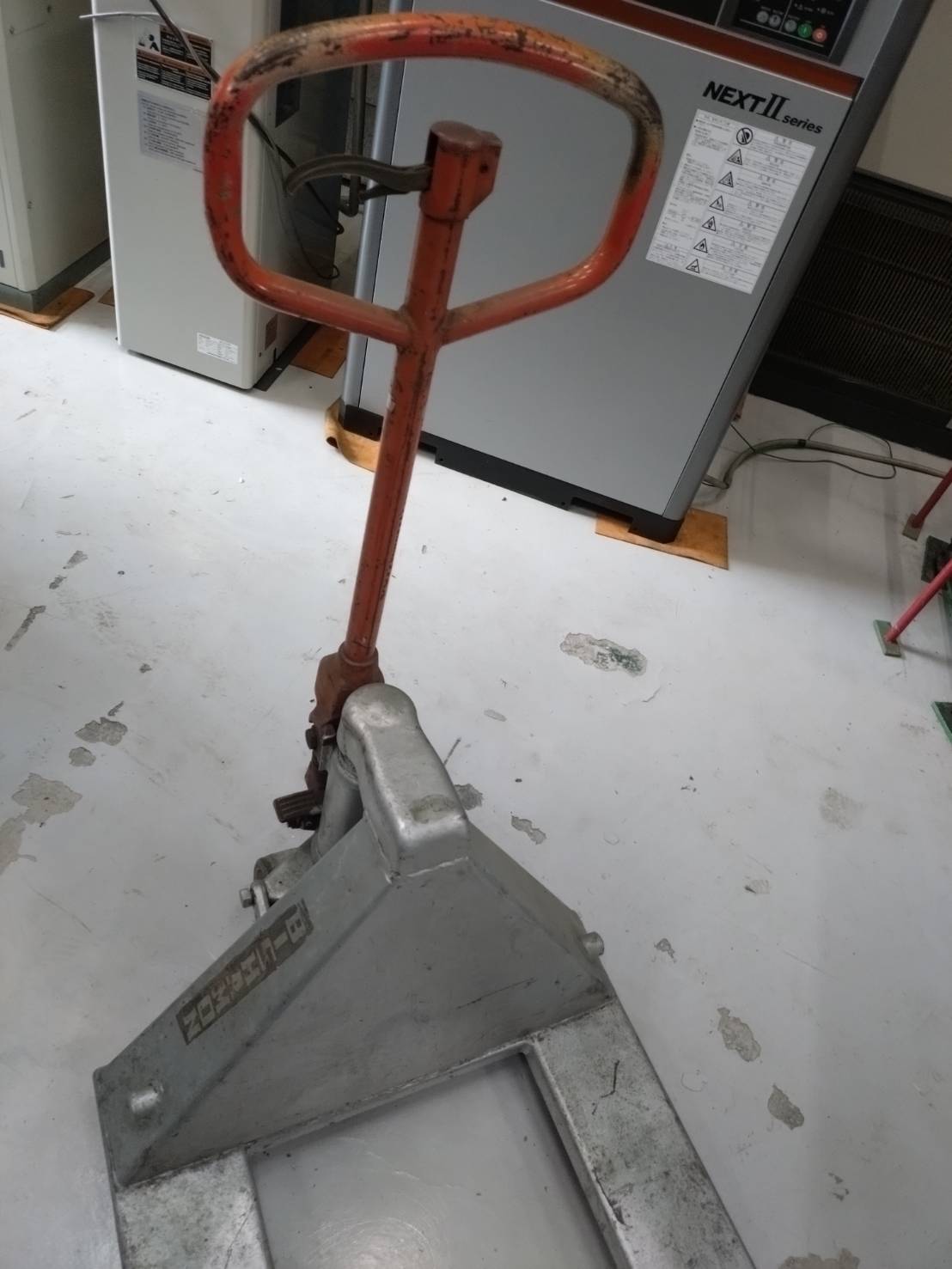 ビシャモン ハンドパレットトラック