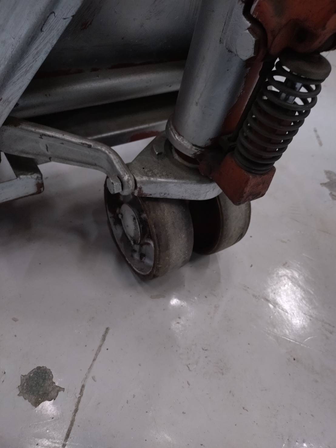 ビシャモン ハンドパレットトラック