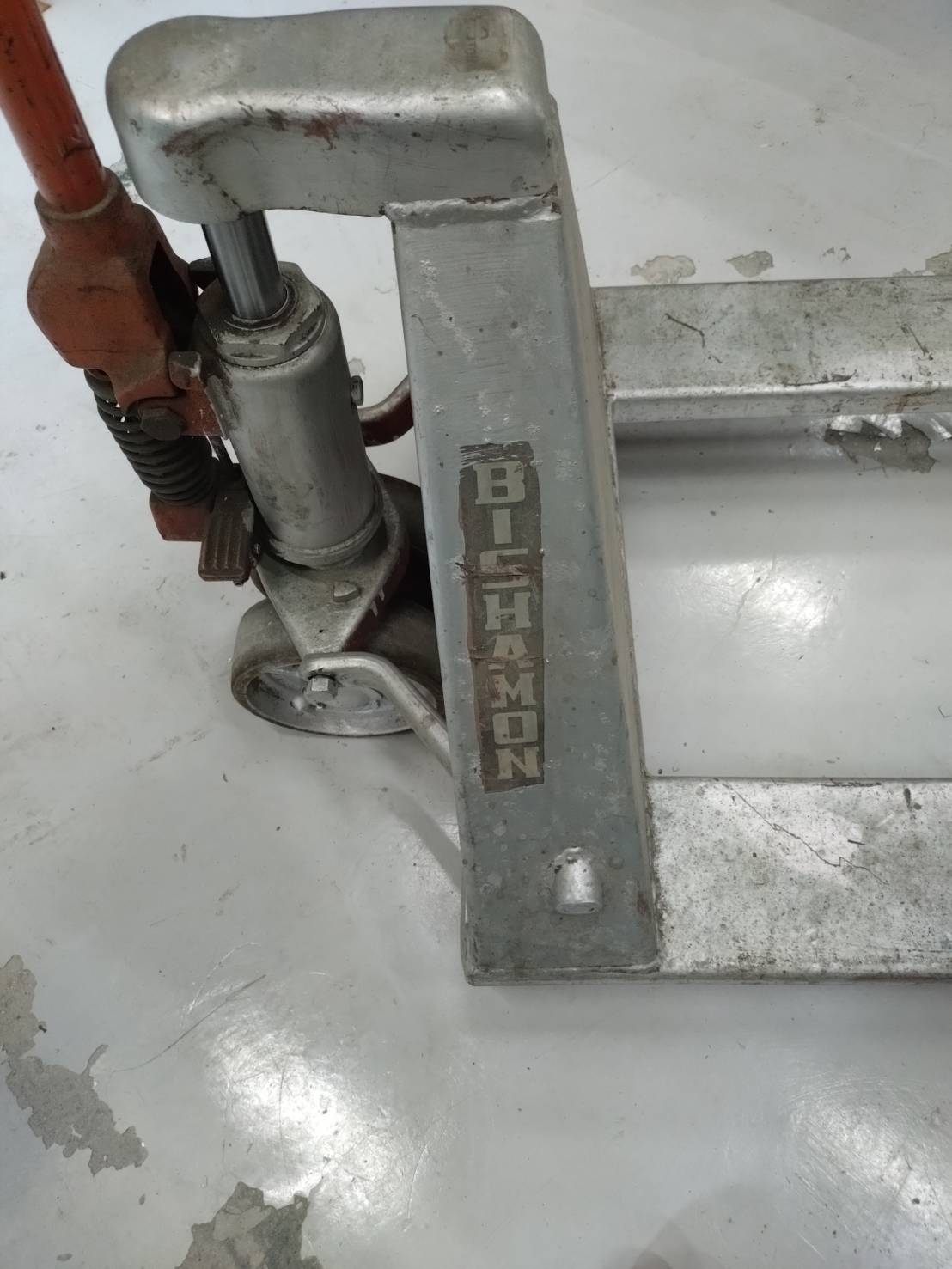 ビシャモン ハンドパレットトラック