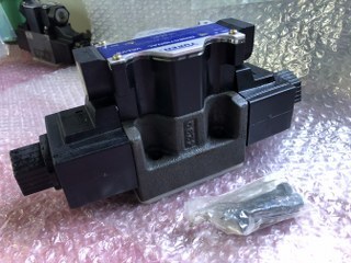 YUKEN KOGYO 電磁切換弁 【電磁切換弁】DSG-03-3C40-A100-50