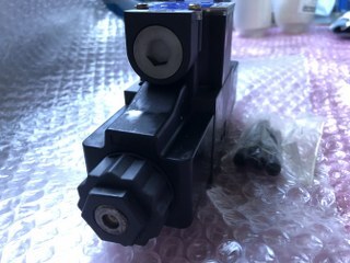 YUKEN KOGYO 電磁切換弁 【電磁切換弁】DSG-01-3C2-A100-60