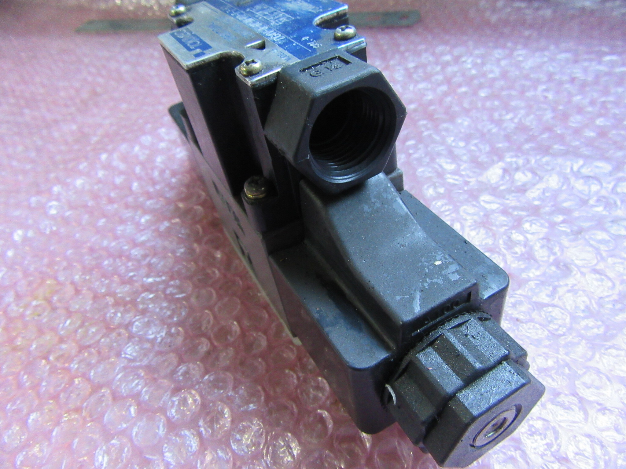 TOKIMEC 電磁切替弁 DG4V-3-60-M-P2-T-7-52