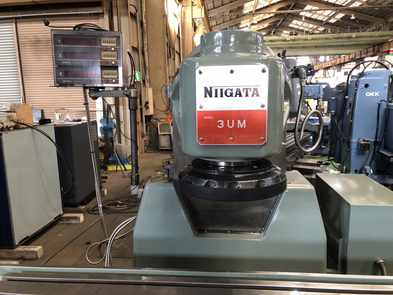 新潟 万能フライス 3UM