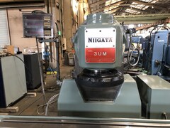 新潟 万能フライス 3UM