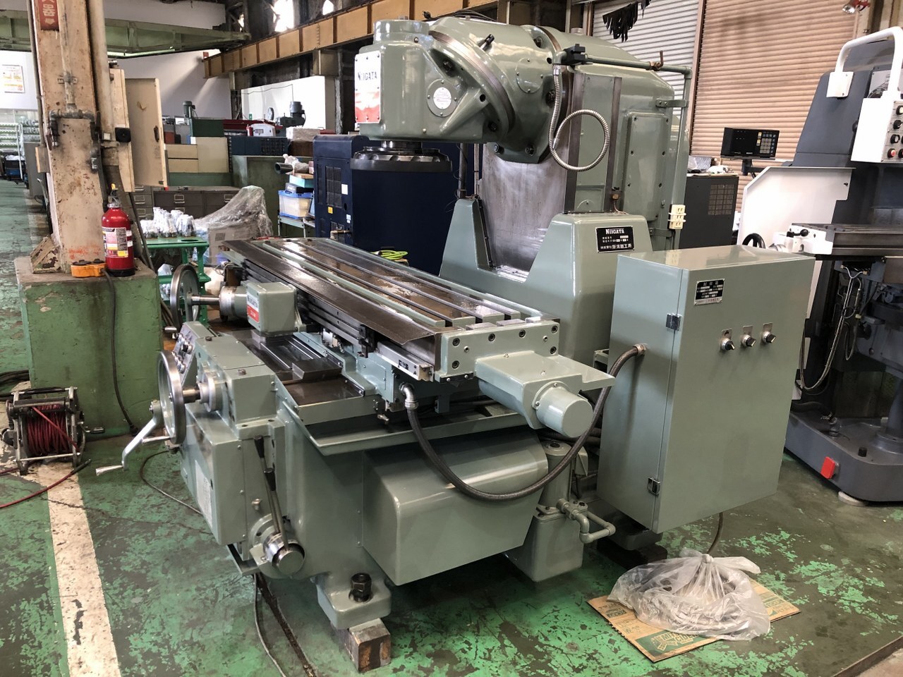 新潟 万能フライス 3UM