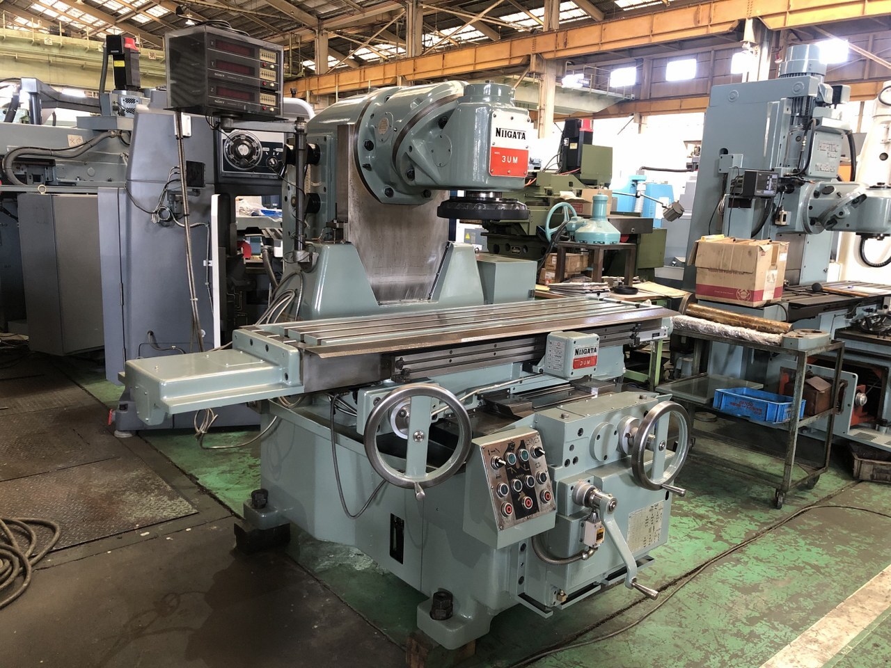 新潟 万能フライス 3UM