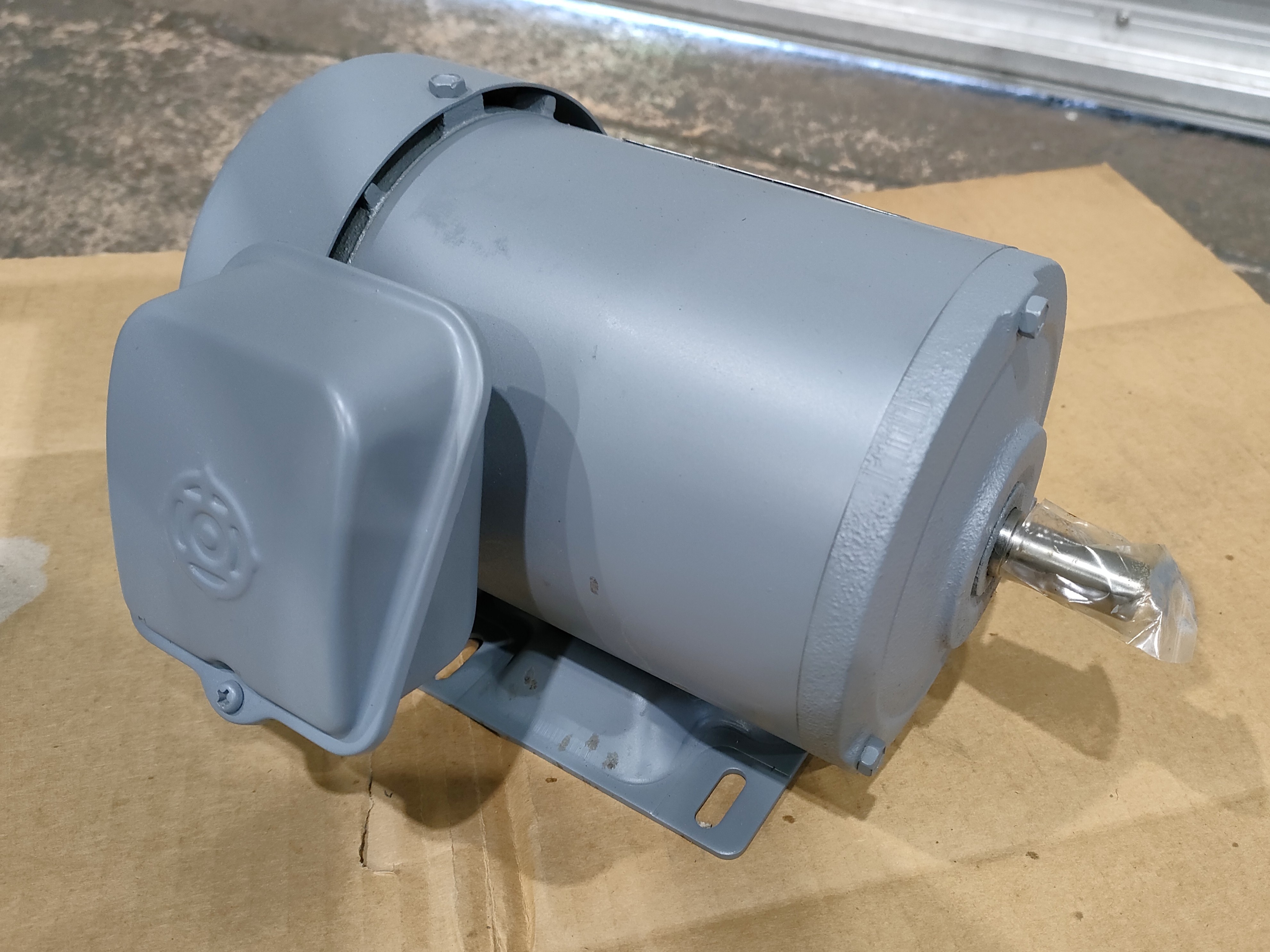 日立産機システム 0.4kwインダクションモーター TFO-K