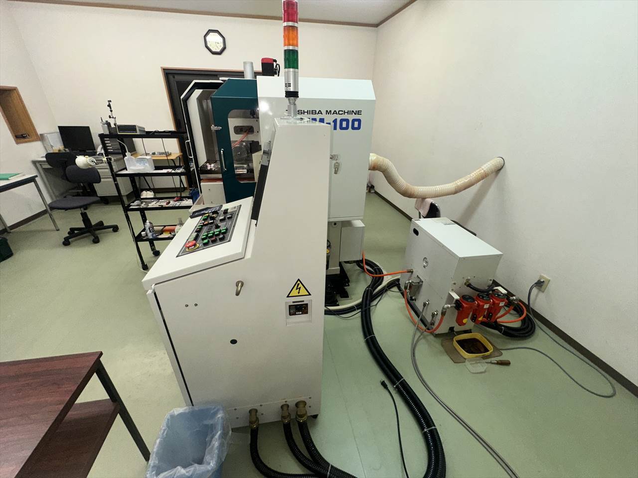 東芝機械(Ahibaura Machine) 超精密マシニングセンター UVM-100A