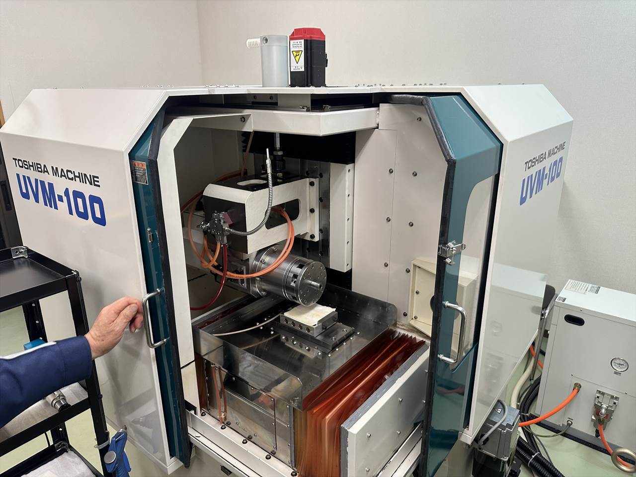 東芝機械(Ahibaura Machine) 超精密マシニングセンター UVM-100A