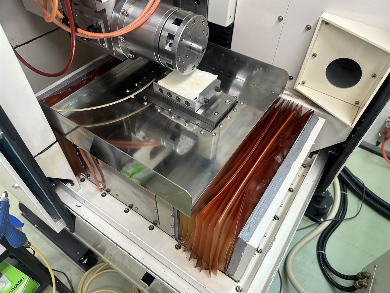東芝機械(Ahibaura Machine) 超精密マシニングセンター UVM-100A