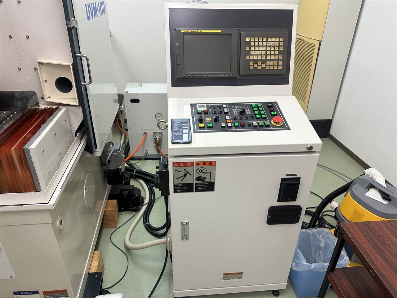 東芝機械(Ahibaura Machine) 超精密マシニングセンター UVM-100A