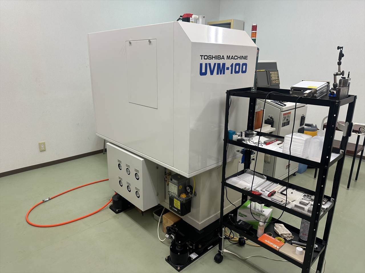 東芝機械(Ahibaura Machine) 超精密マシニングセンター UVM-100A