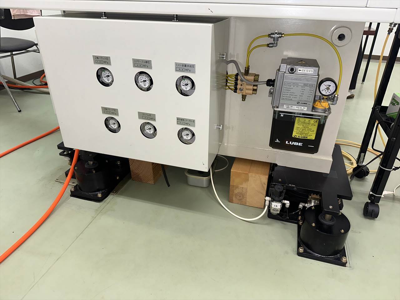 東芝機械(Ahibaura Machine) 超精密マシニングセンター UVM-100A