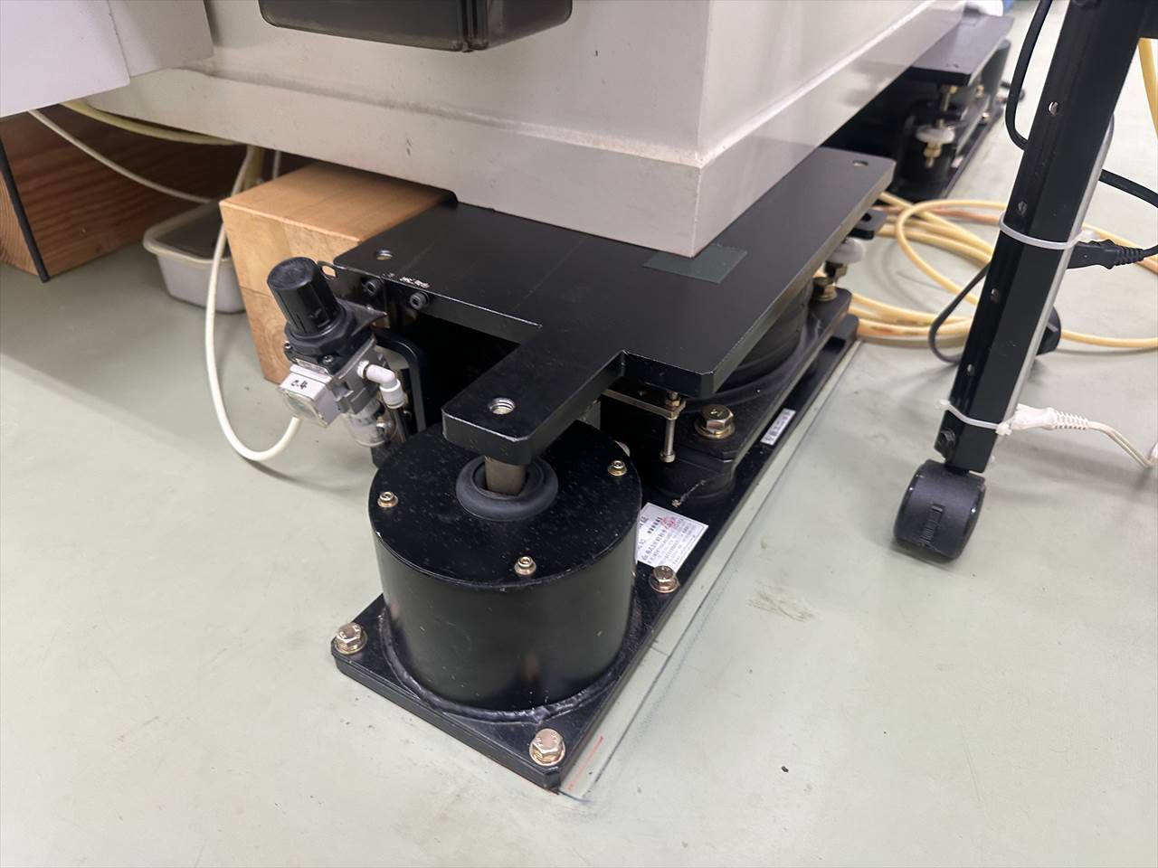 東芝機械(Ahibaura Machine) 超精密マシニングセンター UVM-100A