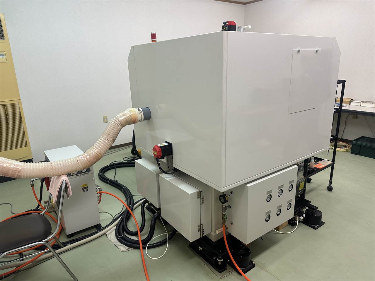 東芝機械(Ahibaura Machine) 超精密マシニングセンター UVM-100A