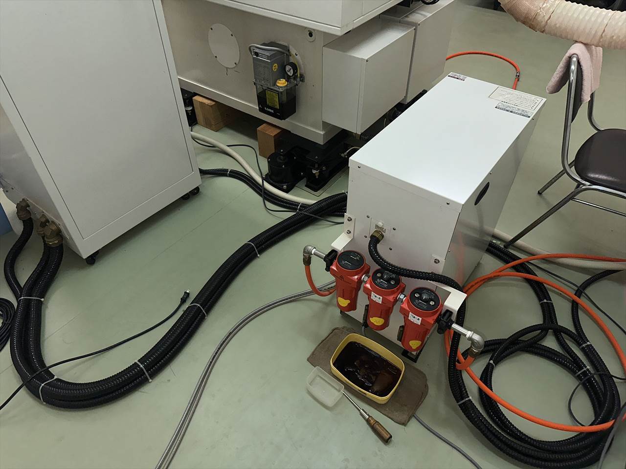 東芝機械(Ahibaura Machine) 超精密マシニングセンター UVM-100A