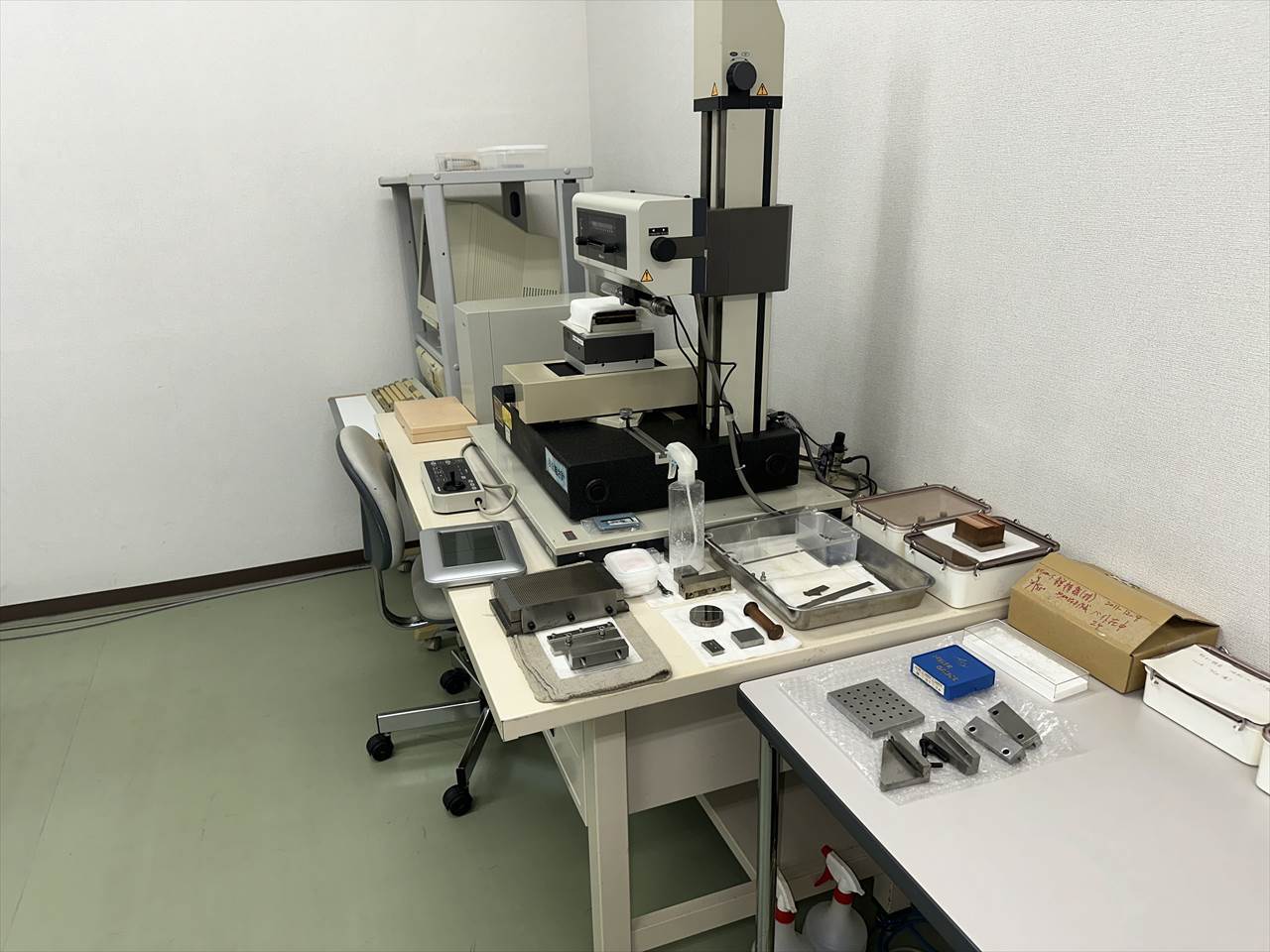 東芝機械(Ahibaura Machine) 超精密マシニングセンター UVM-100A