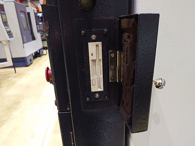 ヤマザキマザック 立型マシニングセンター VCN-410A