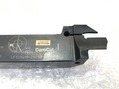 サンドビック バイトホルダー LF123G19-2525B-042B