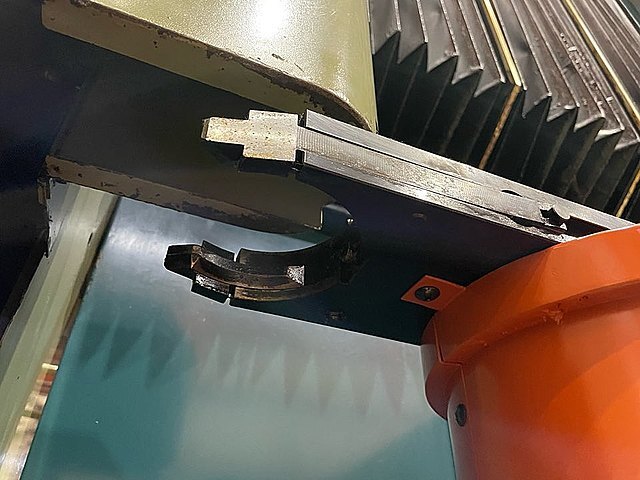 倉敷機械 門型マシニングセンター KMV-130Z