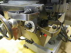 日立精工 ひざ型フライス 2MW-V