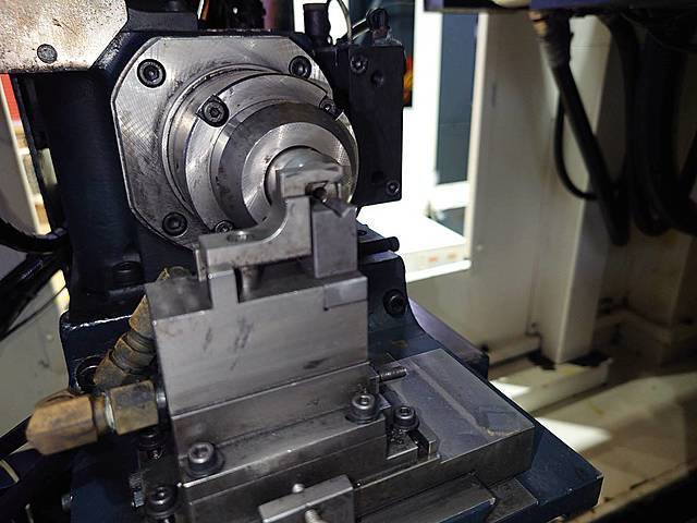 牧野フライス製作所 NC工具研削盤 CNS3