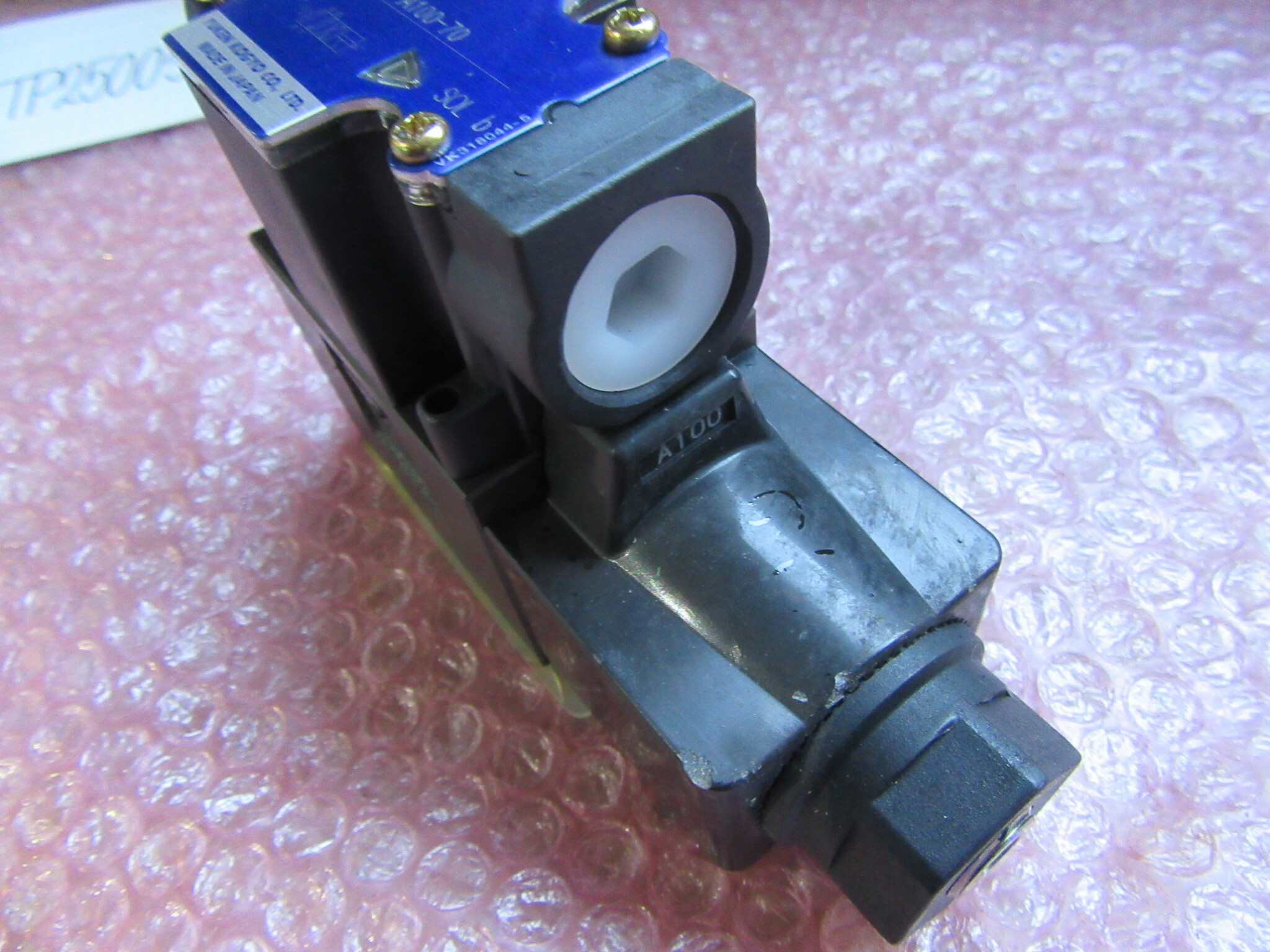 油研工業/YUKEN KOGYO 電磁切替弁 DSG-01-2B2-A100-70
