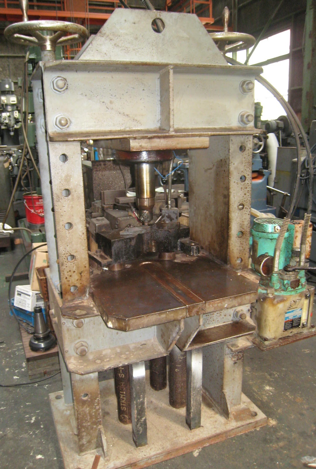 大阪ジャッキ 油圧プレス