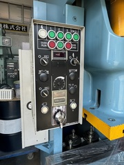 アイダエンジニアリング 60tプレス NC1-60(2)