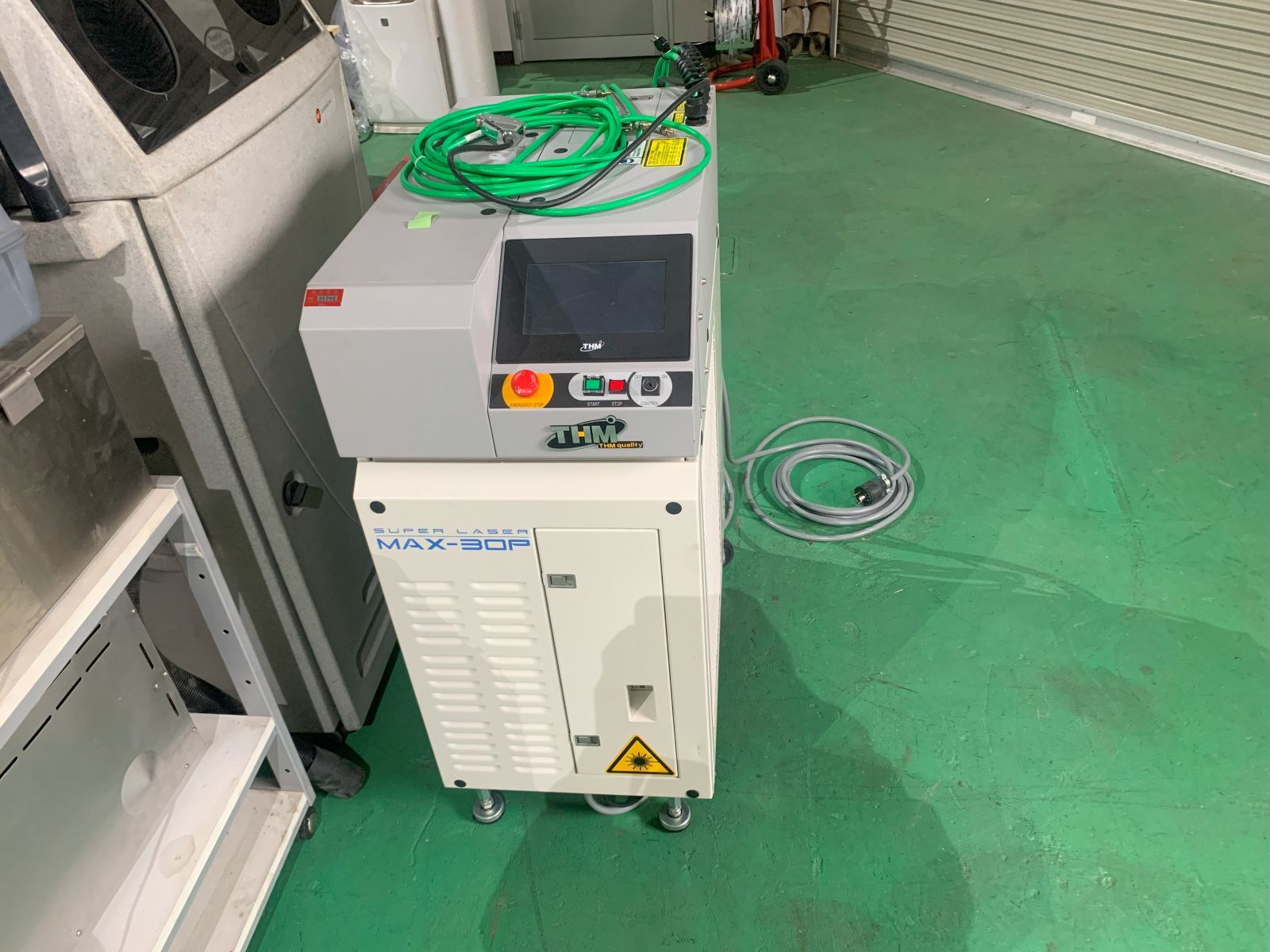THM YAGレーザー加工機 MAX-030P